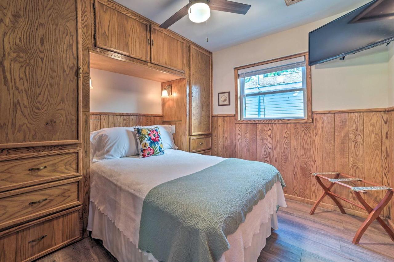 East Tawas Lakefront Getaway With Kayaks And Deck Esterno foto