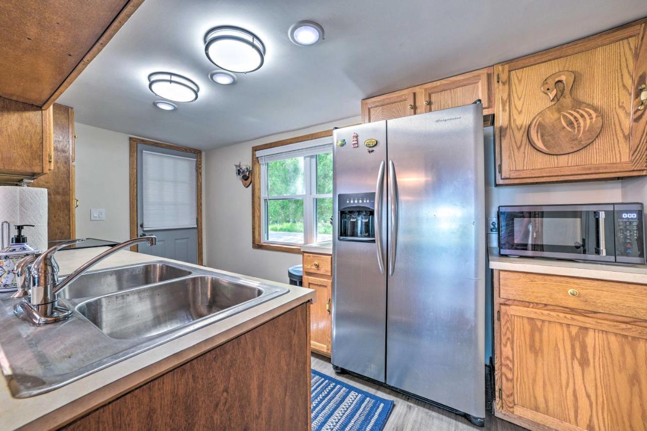 East Tawas Lakefront Getaway With Kayaks And Deck Esterno foto